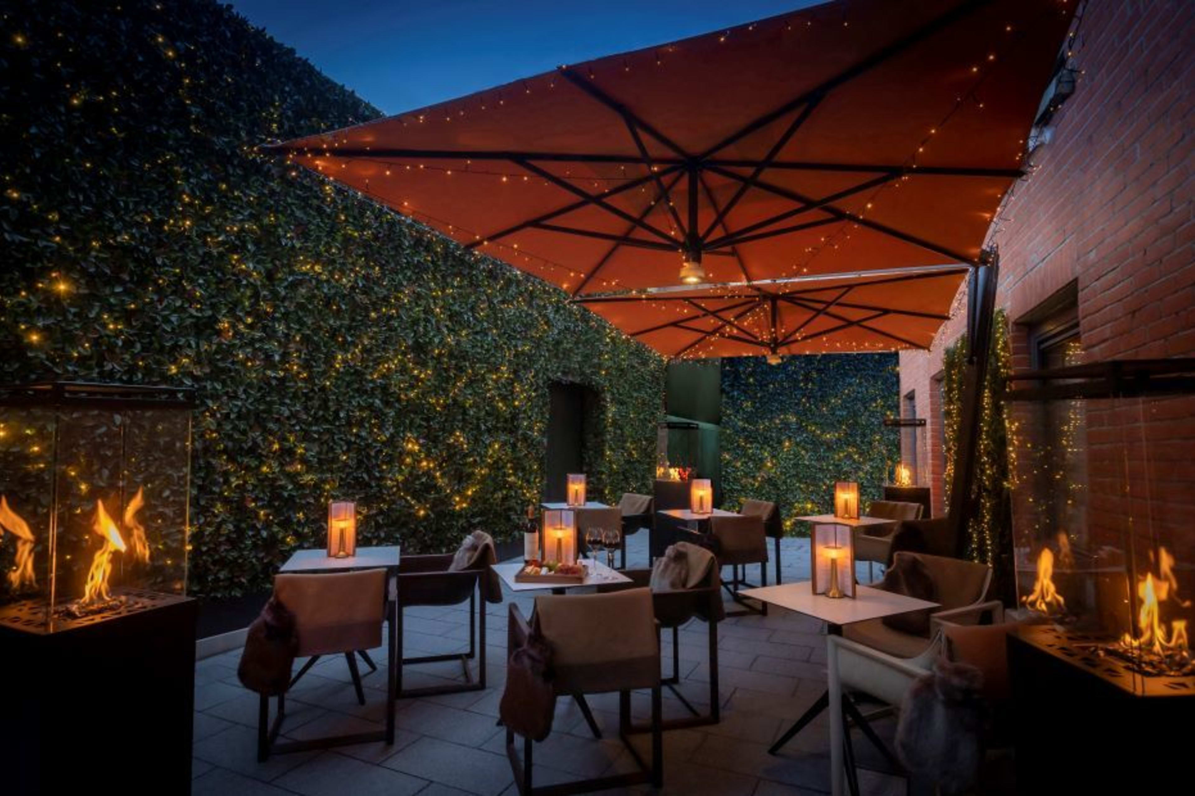 Hotel 7 Restaurant Outdoor Seating