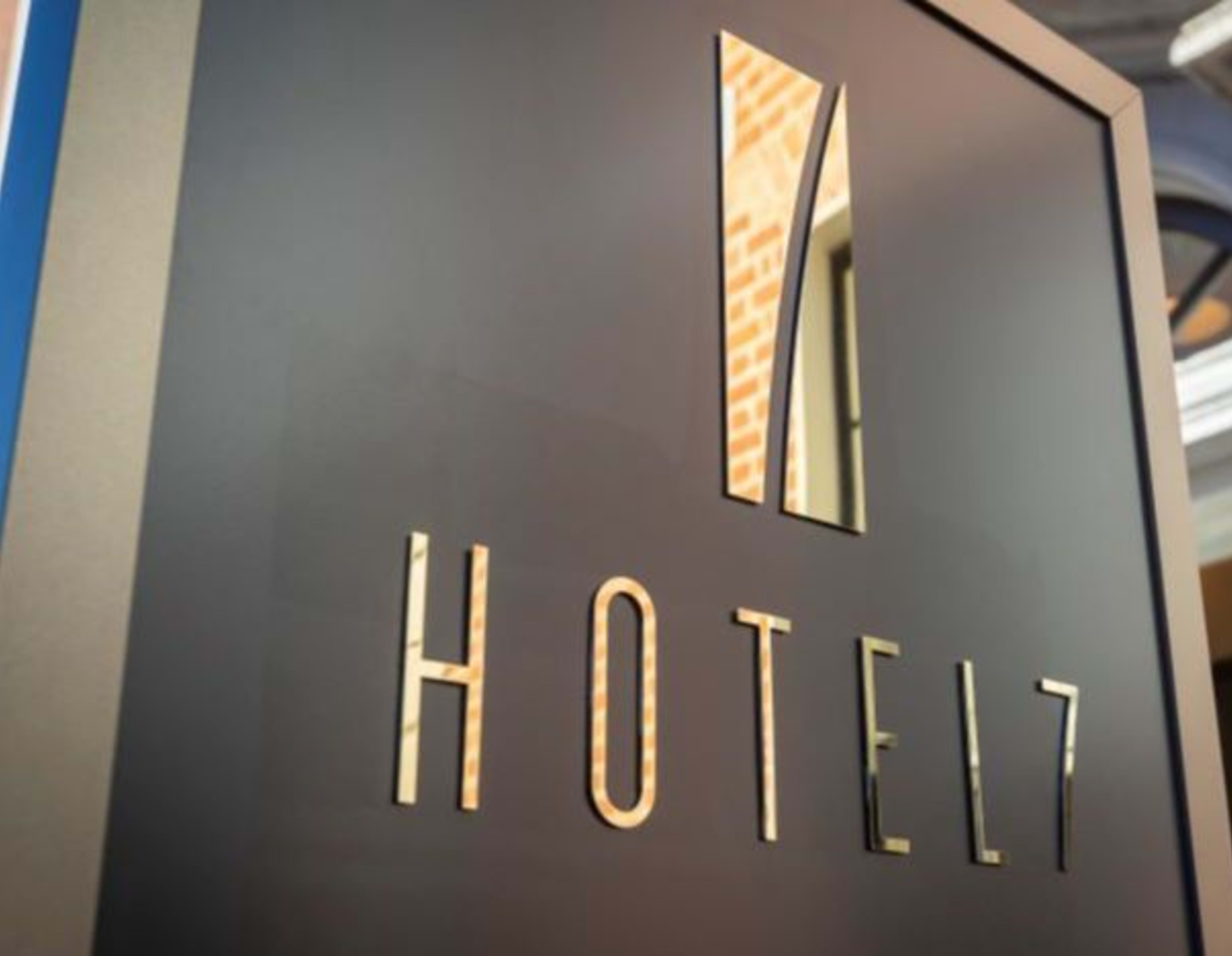 Hotel 7 Entrance